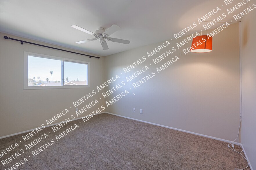 Building Photo - 8613 E Clarendon Ave