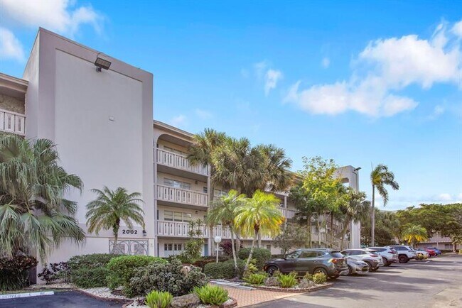 Building Photo - 2002 Granada Dr