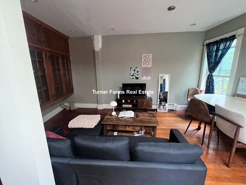 Building Photo - 151 Highland St