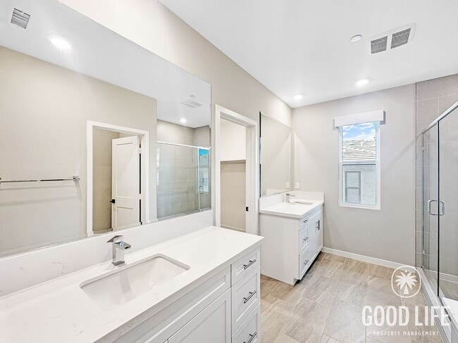 Building Photo - Beautiful 3B/3BA w/ 2 Car Garage, Washer/Dryer and Private Patio!