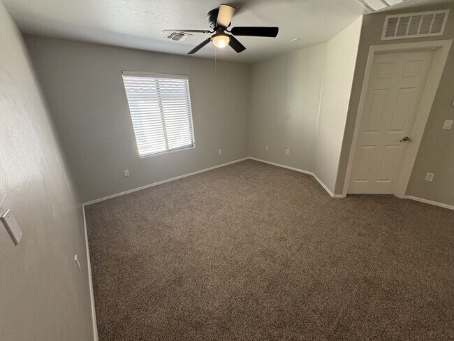 Building Photo - 2,500 sq ft 4 bedroom + Den home in Rancho Sahuarita