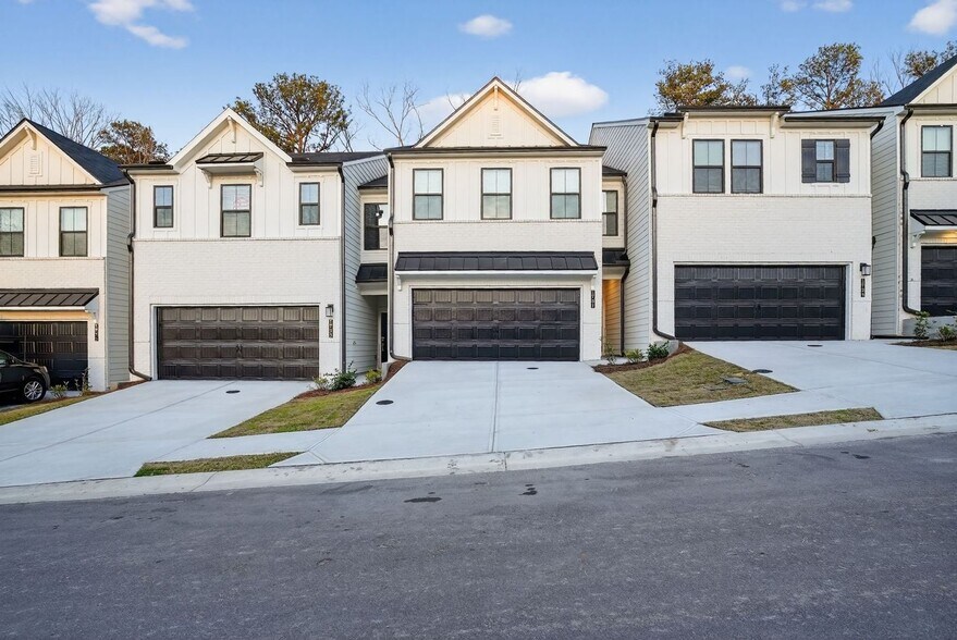 Building Photo - 1731 Harper Lily Ln