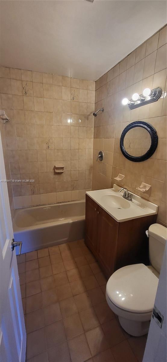 Building Photo - 1310 NE 143rd St