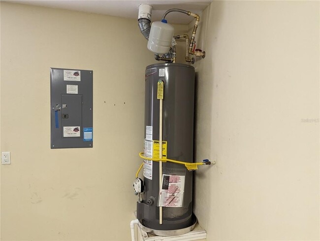 Building Photo - 8608 SW 77th Ave