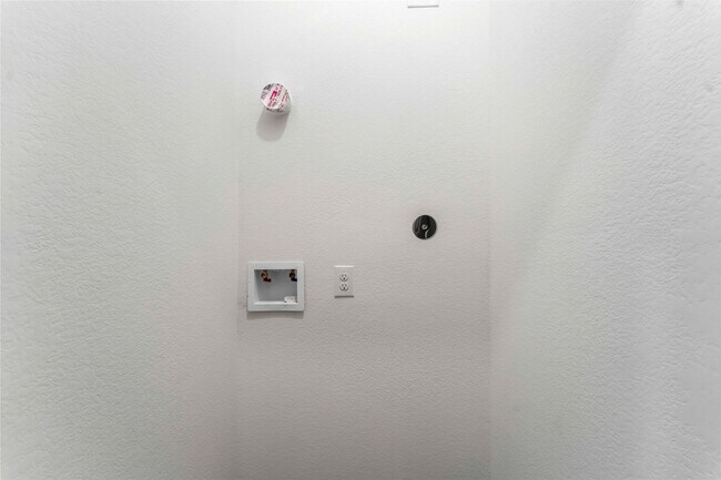 Building Photo - 7987 Chateau St