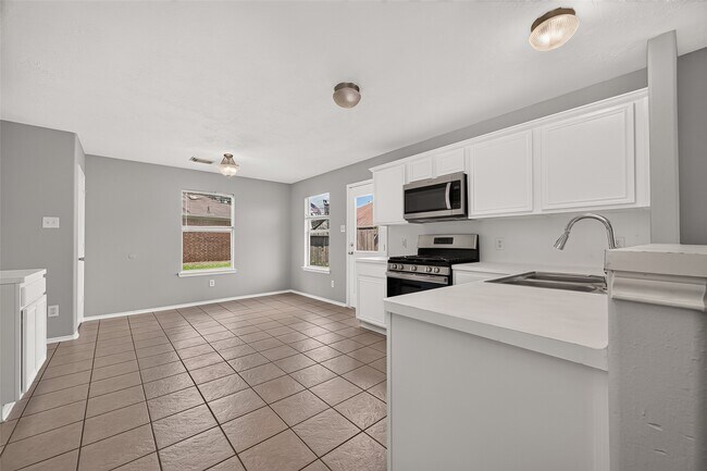 Building Photo - 19451 Nasworthy Dr