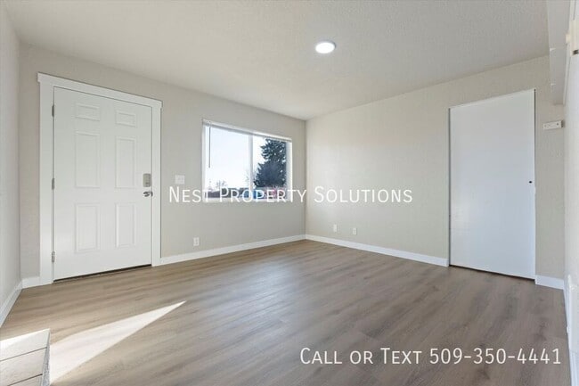 Building Photo - 4460 Circle Pl NE