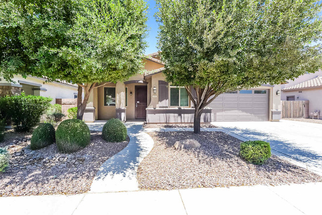 Primary Photo - 2690 E Narrowleaf Dr