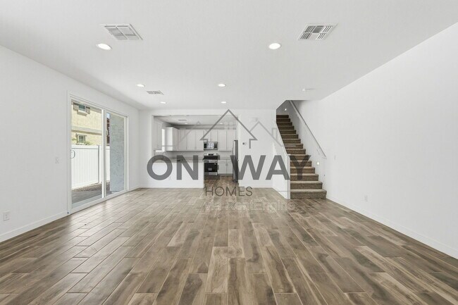 Building Photo - 3349 S Primrose