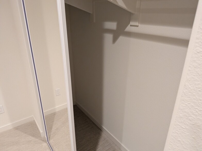 Building Photo - 2524 Elderberry Ln