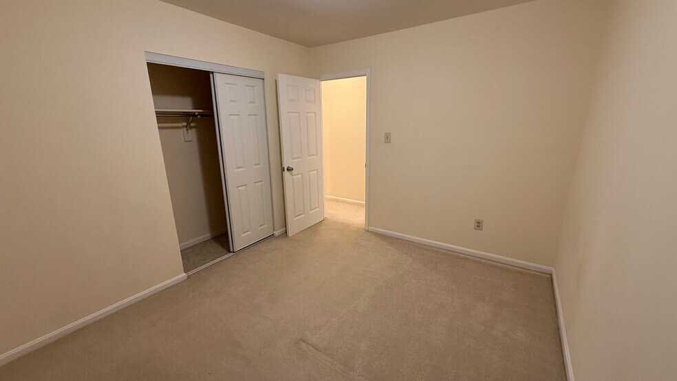 Building Photo - 7415 Fountain Head Dr