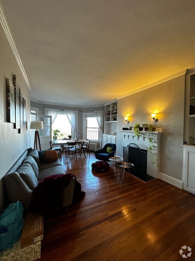 Building Photo - Spacious Back Bay 1 Bed w/ Common Outdoor ...