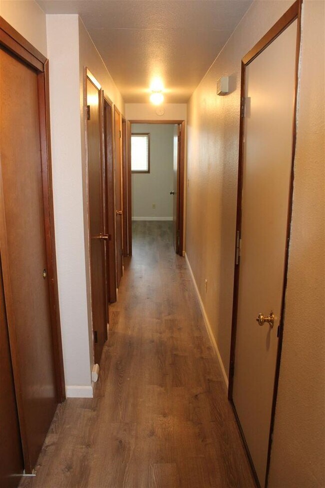 Building Photo - 2 Bedroom, 1 Bathroom Duplex!!!!