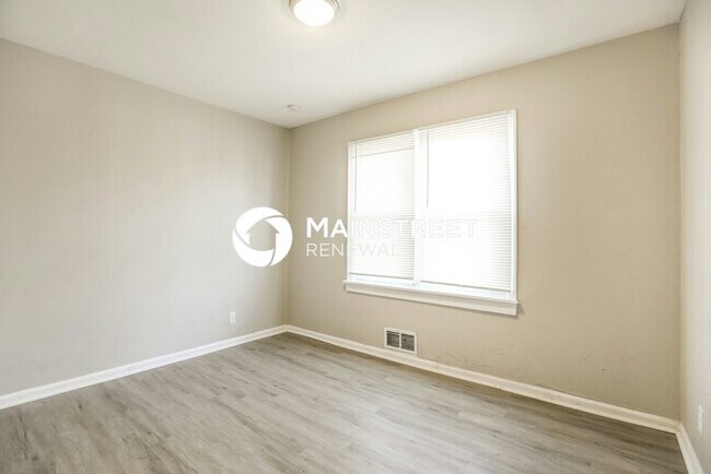 Building Photo - 3 Bedroom Pet-Friendly Home in Kansas City, MO with Main Street Renewal