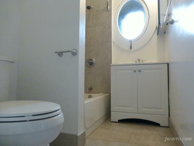 Building Photo - 729 Hyde St