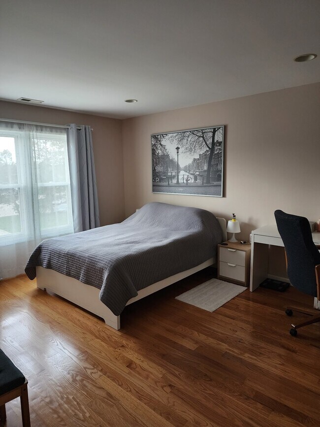 Building Photo - 1405 Clairmont Ct