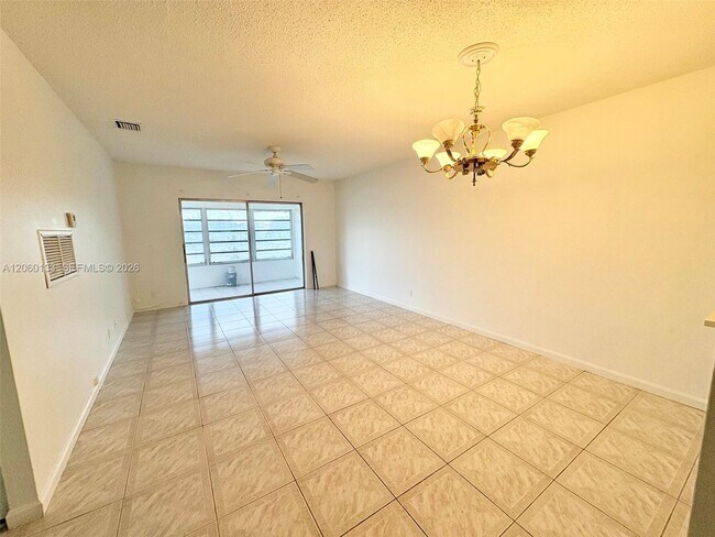 Building Photo - 5011 W Oakland Park Blvd