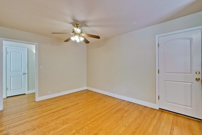 Building Photo - Spacious Home l Massive 12,525 Sq Ft Lot l...