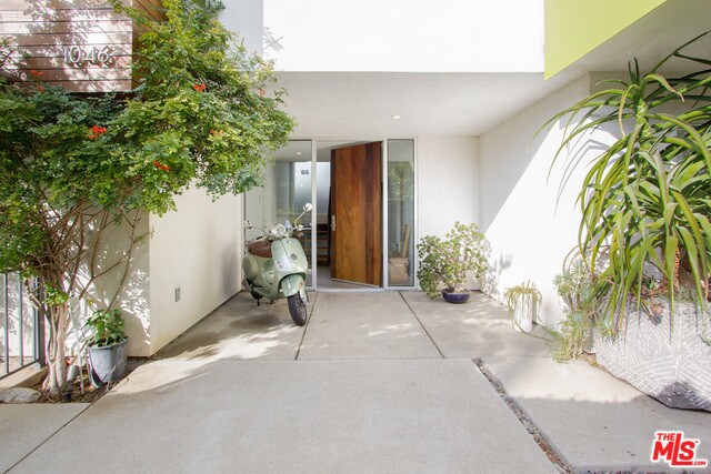 Building Photo - 1046 6th Ave