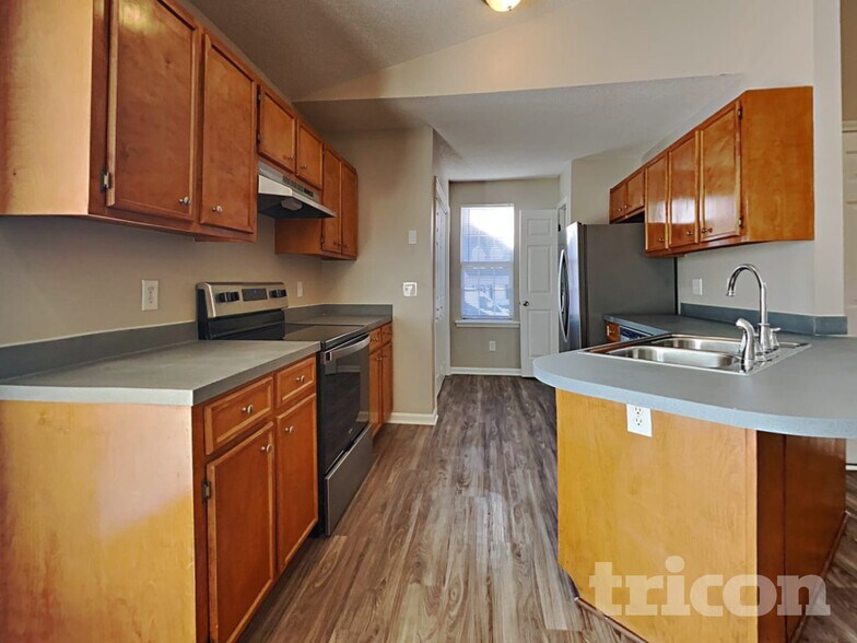 Building Photo - 120 Huntwood Trail