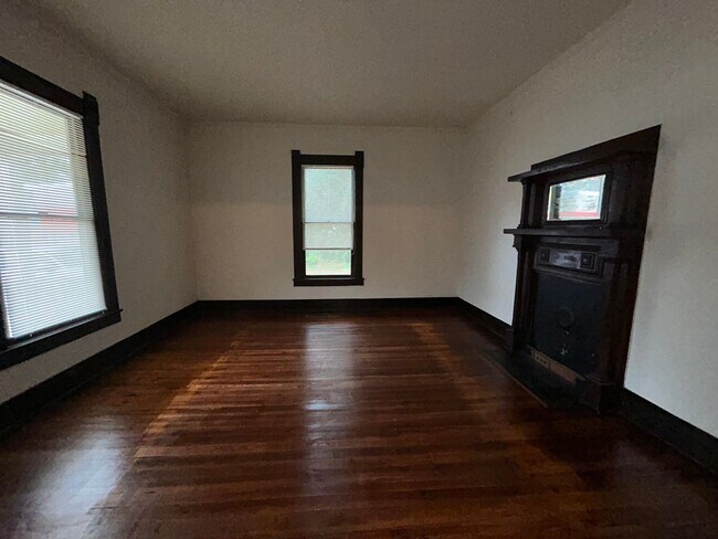 Building Photo - 179 Lagrange St
