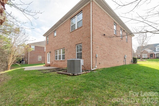 Building Photo - 5123 Poplar Knoll Dr