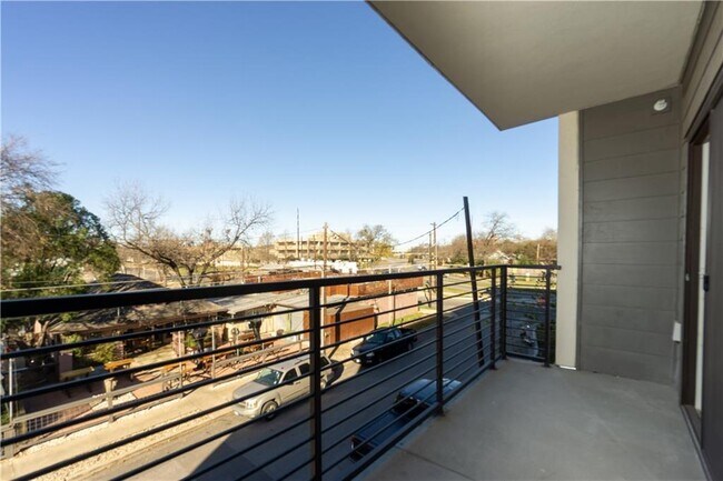 Building Photo - 2213 Poquito St