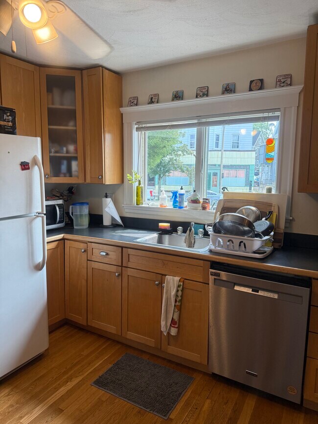 Building Photo - 881 Broadway