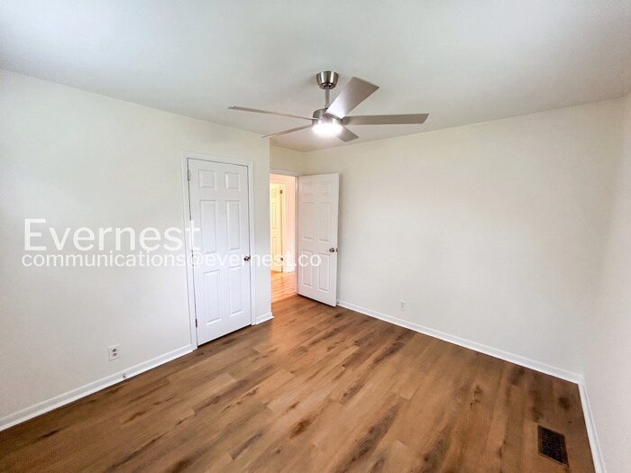 Building Photo - 4017 Meadow Rd