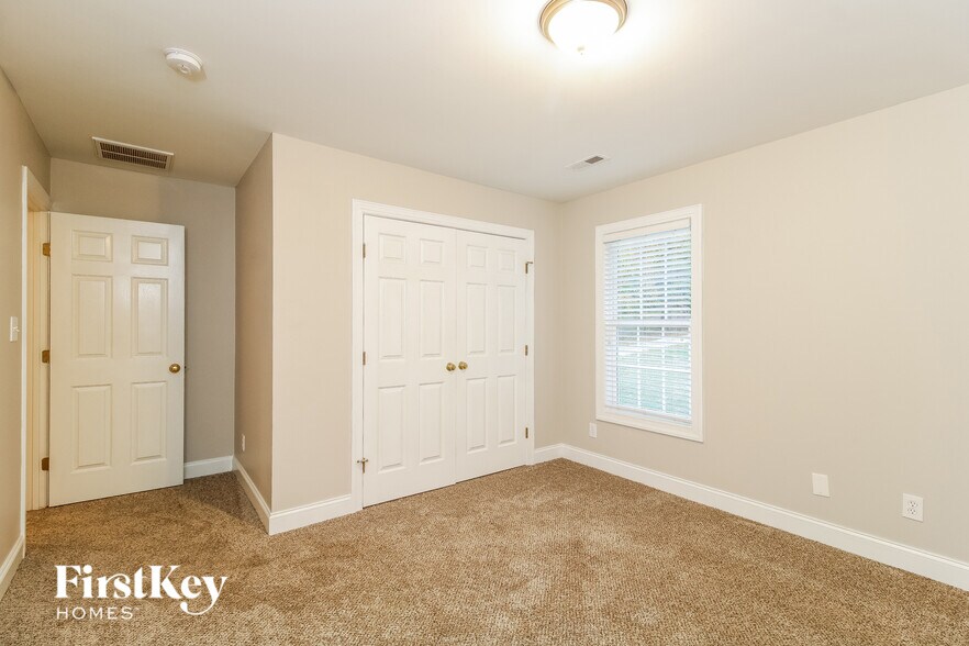 Building Photo - 7505 Summersun Dr