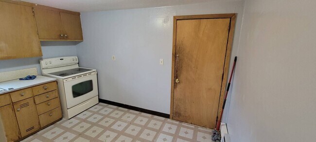 Building Photo - 307 Lake St