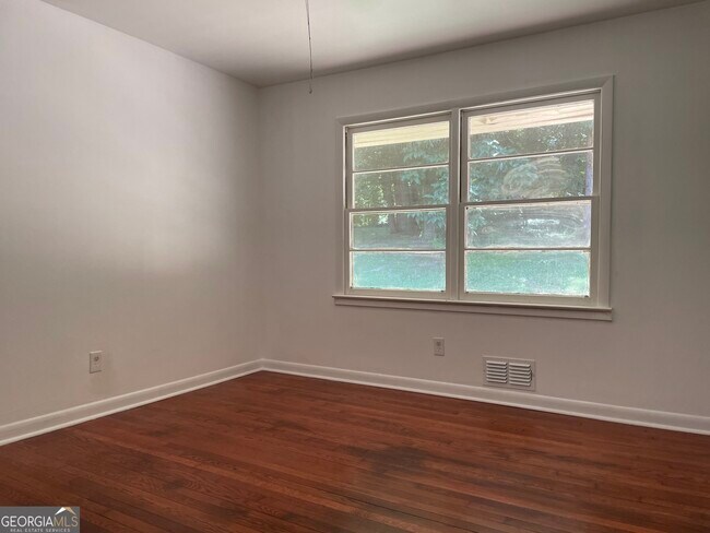 Building Photo - 3050 Rebecca Dr SW