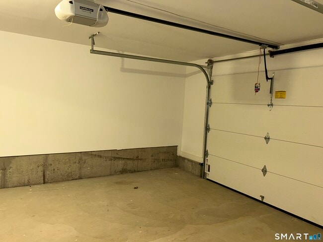 Building Photo - 62 Soundview Ave