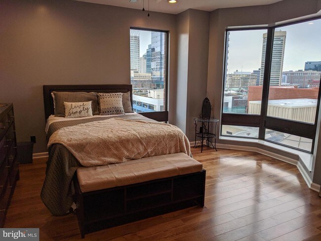 Building Photo - 10 E Lee St