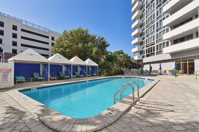 Building Photo - 470 3rd St S