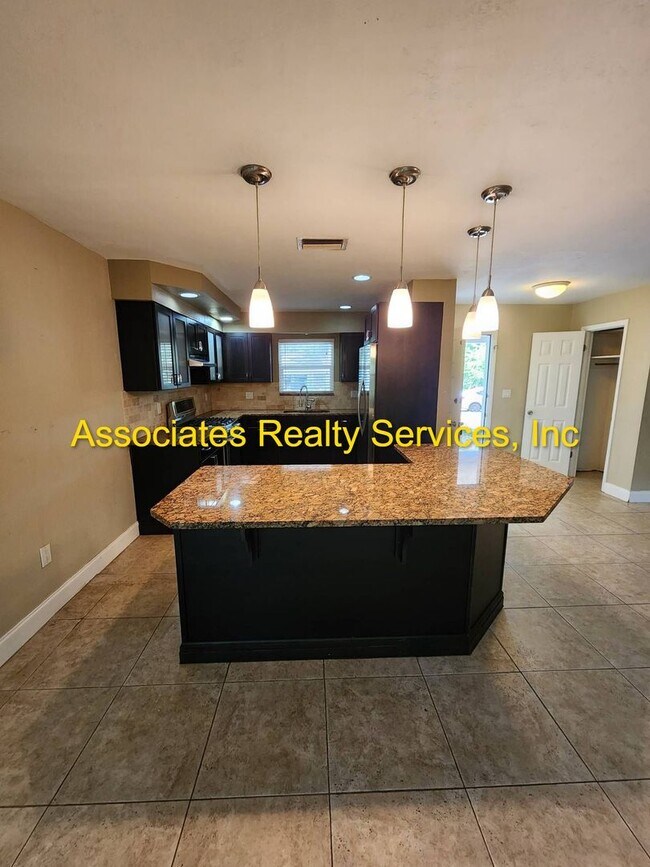 Building Photo - Must See!!! 3/2 in Pine Breeze (NW Gainesville)