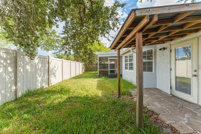Building Photo - 5010 Larch Ln