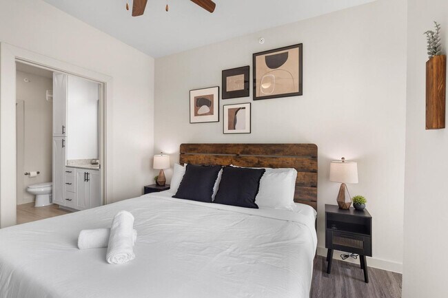 Building Photo - 5820 1/2 Cameron Rd