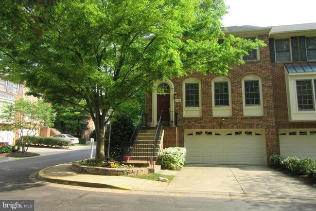 Building Photo - 5700 Exeter Hill Way