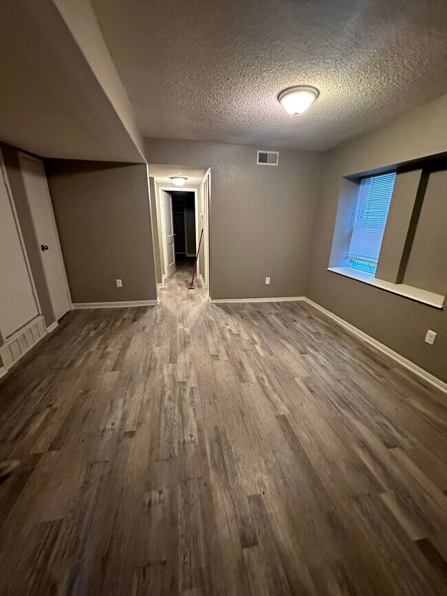 Building Photo - 2703 Benton Blvd