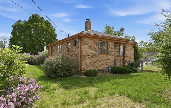 Building Photo - 2618 Weber St