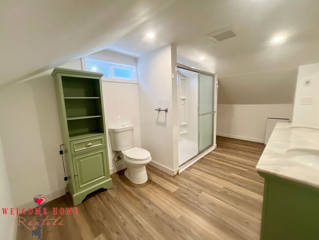 Building Photo - 4 bedroom home with air conditioning - Great location!!!  HUGE basement for your man cave or she ...