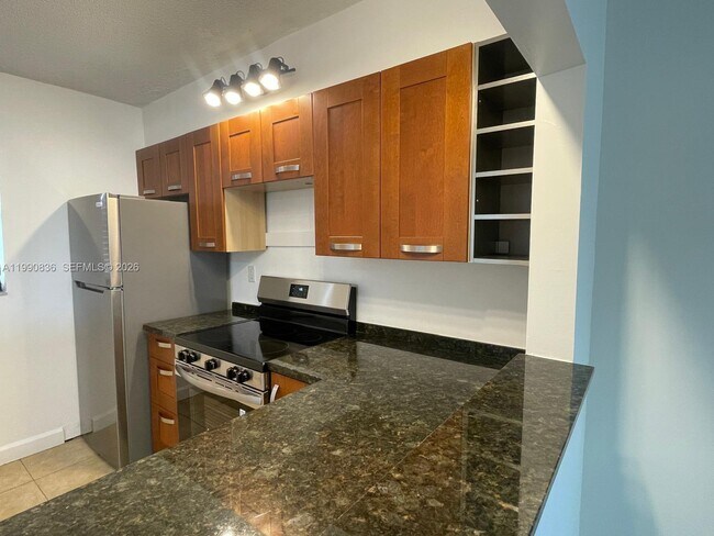 Building Photo - 3410 Foxcroft Rd