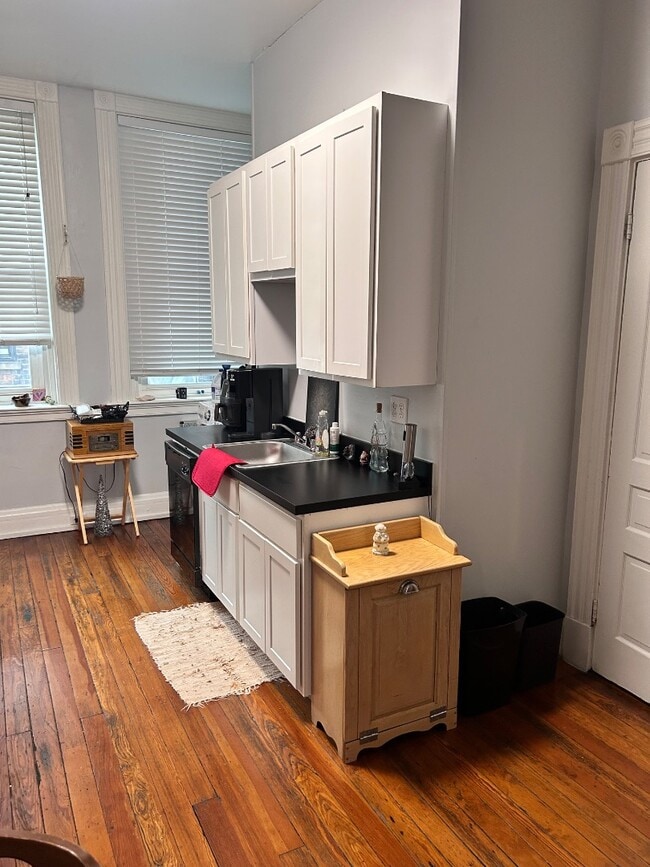 Building Photo - 24 W Court - Unit 3