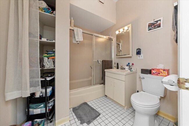 Building Photo - 1 bedroom in Chicago IL 60613