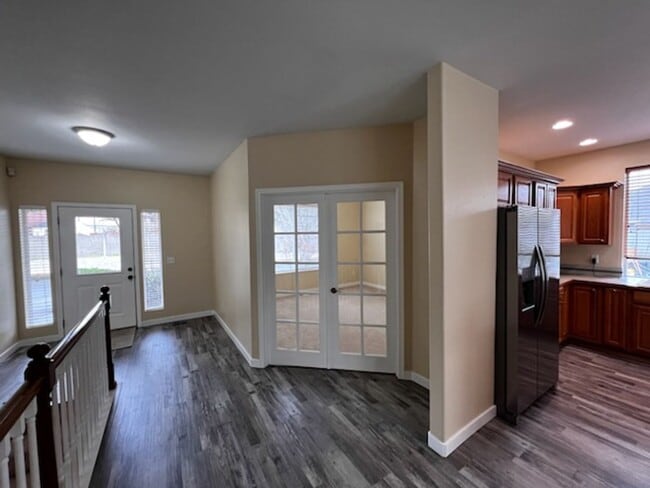 Building Photo - Elegant home in UP with primary bedroom suite on main level