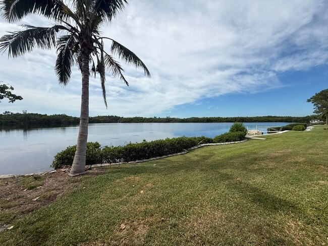 Building Photo - 1070 Sanibel Ct