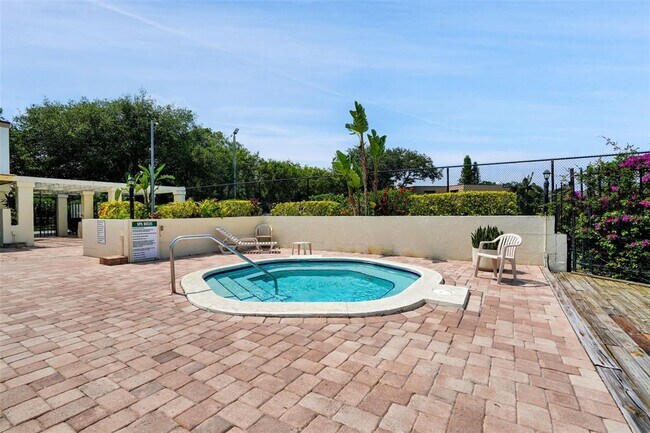 Building Photo - 15217 W Pond Woods Dr