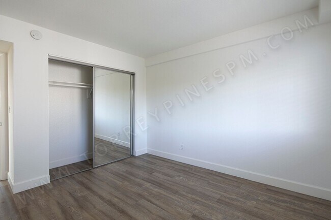 Building Photo - 2 Br in a Beautiful Bird Rock Location wit...