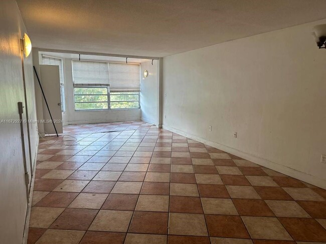 Building Photo - 1 bedroom in North miami FL 33179